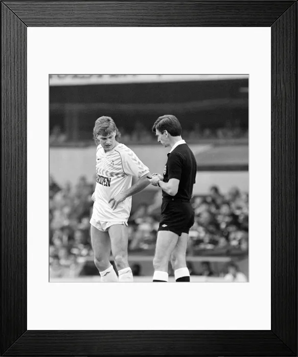 Framed Print : Glenn Hoddle being booked during the Manchester United vs Tottenham Hotspur League Framed Print : Glenn Hoddle being booked during the Manchester United vs Tottenham Hotspur League