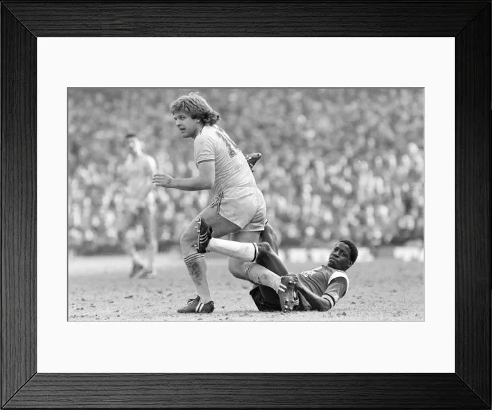 Framed Print : JAN MOLBY PLAYING FOR LIVERPOOL. SOUTHAMPTON VS LIVERPOOL 17 / 03 / 1986 Framed Print : JAN MOLBY PLAYING FOR LIVERPOOL. SOUTHAMPTON VS LIVERPOOL 17 / 03 / 1986