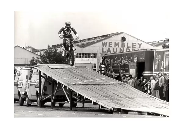 Robert Craig Knievel professionally known as Evel Knievel in practice - 22  /  05  /  1975