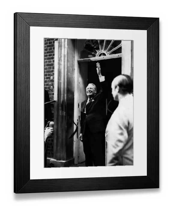 Framed Print : EDWARD HEATH CELEBRATES RETURNING TO NO 10 DOWNING STREET, 19 / 6 / 1970 Framed Print : EDWARD HEATH CELEBRATES RETURNING TO NO 10 DOWNING STREET, 19 / 6 / 1970