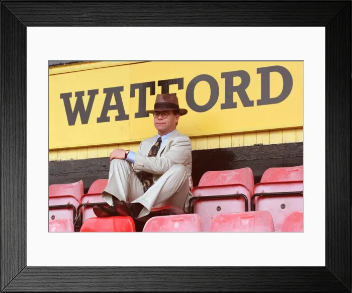 Framed Print : ELTON JOHN IN PHOTO CALL AT WATFORD STADIUM - 5th August 1991 Framed Print : ELTON JOHN IN PHOTO CALL AT WATFORD STADIUM - 5th August 1991