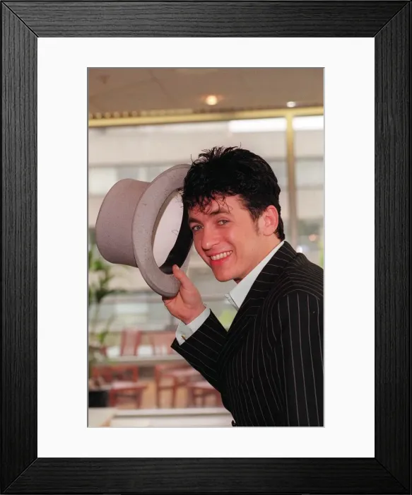 Framed Print : SHANE RITCHIE - TV PRESENTER 27 / 09 / 1995 Framed Print : SHANE RITCHIE - TV PRESENTER 27 / 09 / 1995