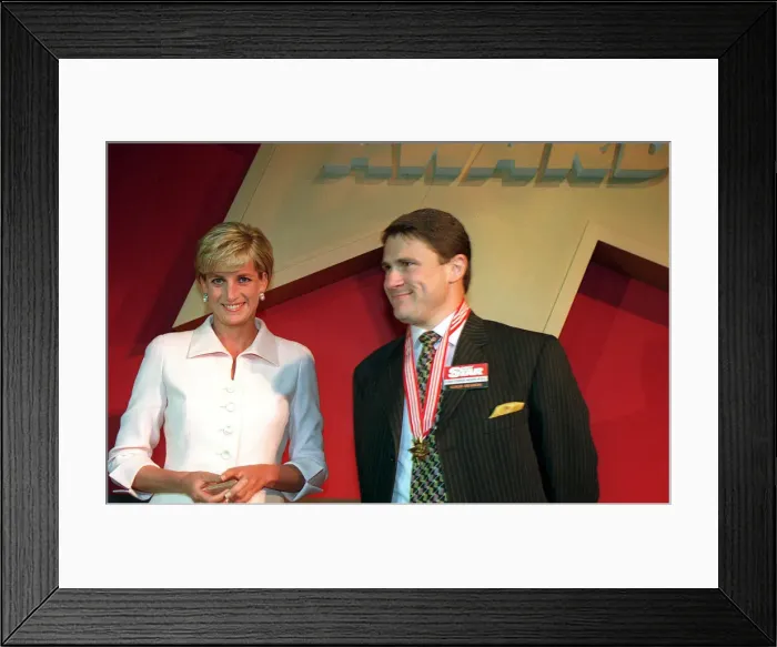 Framed Print : PRINCESS DIANA, WEARING WHITE SUIT, AND CHRIS MOON AT THE DAILY STAR GOLD AWARDS Framed Print : PRINCESS DIANA, WEARING WHITE SUIT, AND CHRIS MOON AT THE DAILY STAR GOLD AWARDS