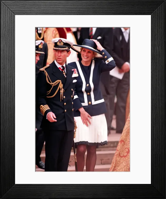 Framed Print : THE PRINCE OF WALES AND THE PRINCESS OF WALES ON WALKABOUT IN LIVERPOOL ON THE 50TH Framed Print : THE PRINCE OF WALES AND THE PRINCESS OF WALES ON WALKABOUT IN LIVERPOOL ON THE 50TH