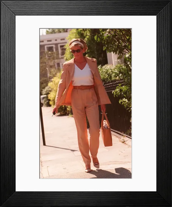 Framed Print : PRINCESS DIANA WEARING FAWN SUIT, WHITE TOP AND SUNGLASSES AND ALICE BAND AFTER HAVING