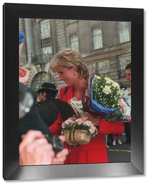 PRINCESS DIANA RECEIVING GIFTS FROM CROWD OUTSIDE CAFE ROYAL 27  /  09  /  1995