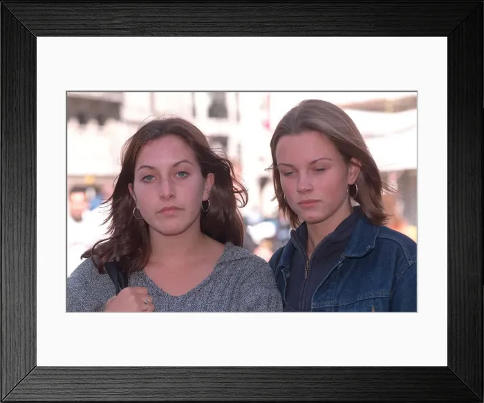 Framed Print : LINDSEY REAY & CARLEE HOOKER WHO SIGNED BOOKS OF CONDOLENCE IN MEMORY OF DIANA