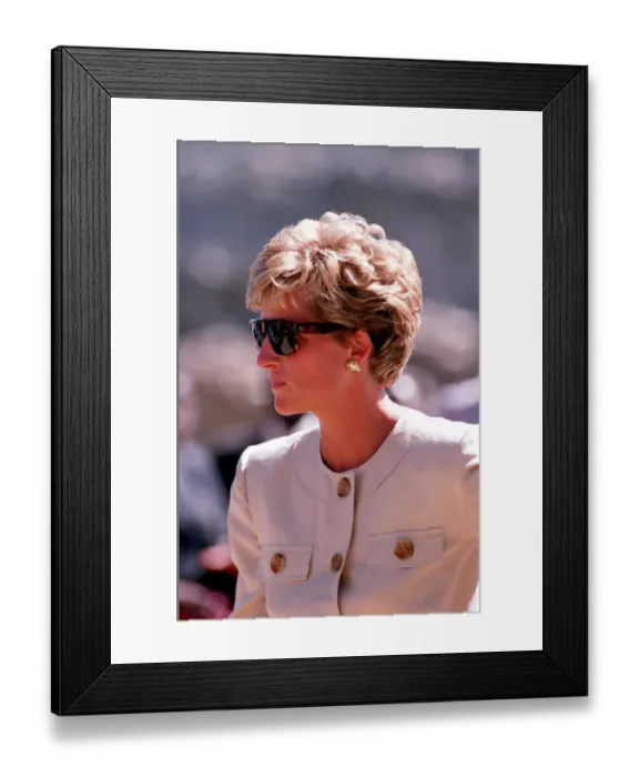 Framed Print : PRINCESS OF WALES WEARING SUNGLASSES AND SMILING DURING A VISIT TO RED CROSS CHARITY