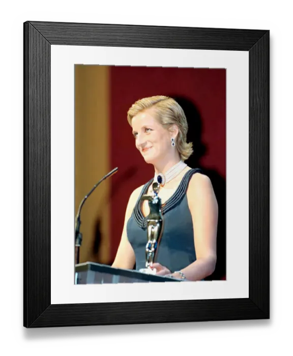 Framed Print : Princess Diana gels her hair and a blue evening dress with pearl necklace as she Framed Print : Princess Diana gels her hair and a blue evening dress with pearl necklace as she