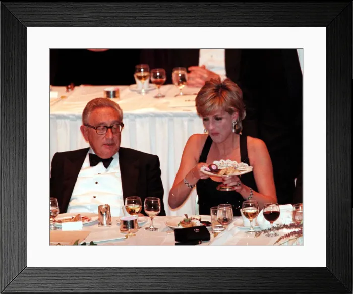 Framed Print : PRINCESS DIANA ALONGSIDE HENRY KISSINGER AT A HUMANITARIAN AWARDS DINNER IN NEW YORK Framed Print : PRINCESS DIANA ALONGSIDE HENRY KISSINGER AT A HUMANITARIAN AWARDS DINNER IN NEW YORK