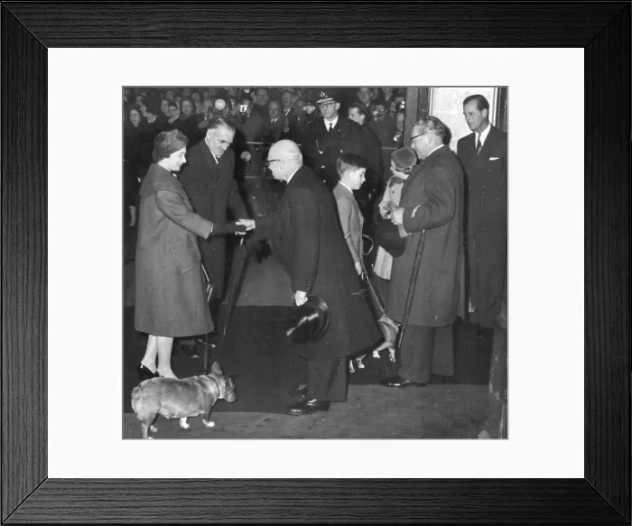 Framed Print : The Queen at Liverpool Street station with Prince Philip
