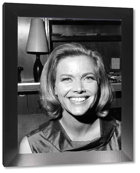 HONOR BLACKMAN WHO WAS BANNED FROM APPEARING ON THE 'TONIGHT'