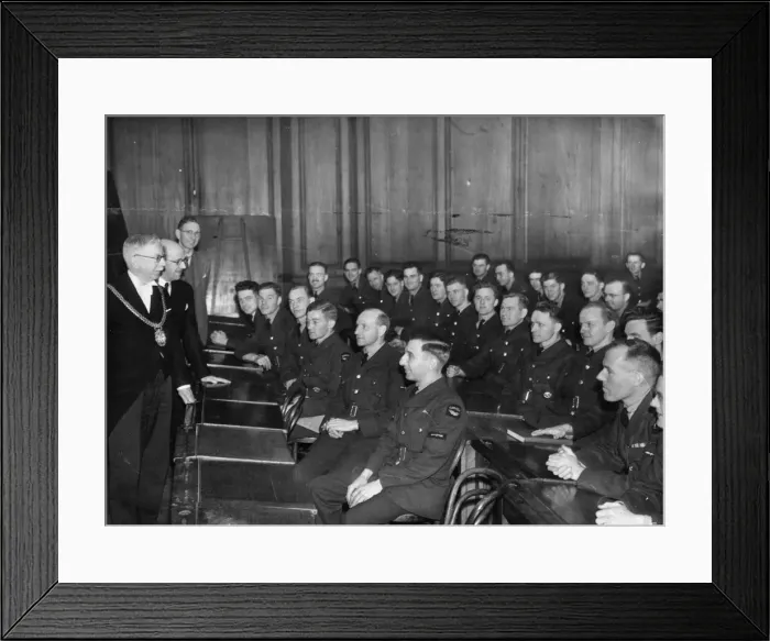 Framed Print : The Lord Mayor of Liverpool, Sydney Jones, says goodbye to members of the Canadian Framed Print : The Lord Mayor of Liverpool, Sydney Jones, says goodbye to members of the Canadian