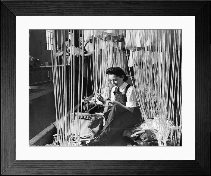 Framed Print : Women of the Royal Navy with parachutes, ready for packing Framed Print : Women of the Royal Navy with parachutes, ready for packing