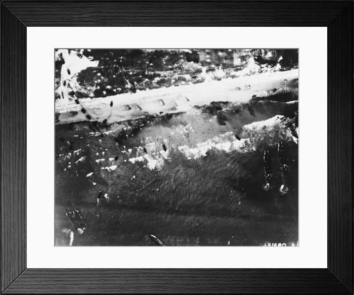 Framed Print : Men and assault vehicles storm the beaches at Normandy, Northern France as Allied landing Framed Print : Men and assault vehicles storm the beaches at Normandy, Northern France as Allied landing