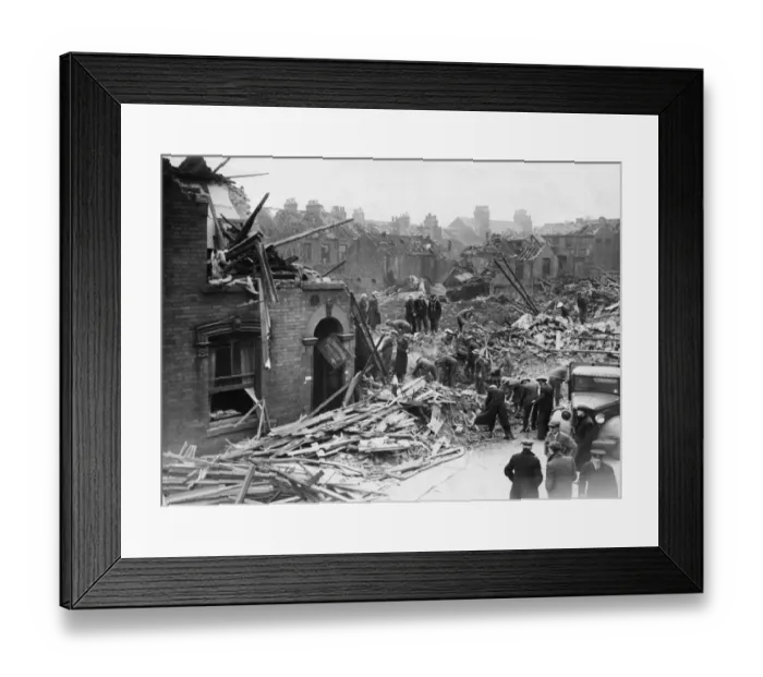 Framed Print : The aftermath of an air raid on Hull, Yorkshire, 31st March 1941