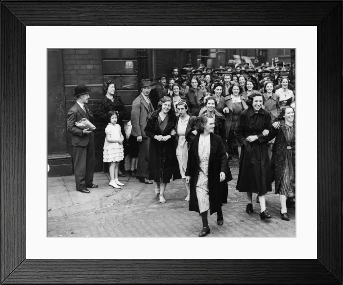 Framed Print : These mill workers were called out of pubs, cinemas and dance halls on Saturday night to Framed Print : These mill workers were called out of pubs, cinemas and dance halls on Saturday night to