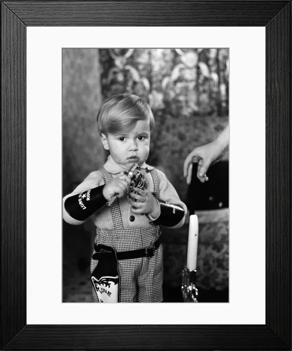 Framed Print : The Hammond family, from Hartlepool, County Durham, who will be spending Christmas Framed Print : The Hammond family, from Hartlepool, County Durham, who will be spending Christmas