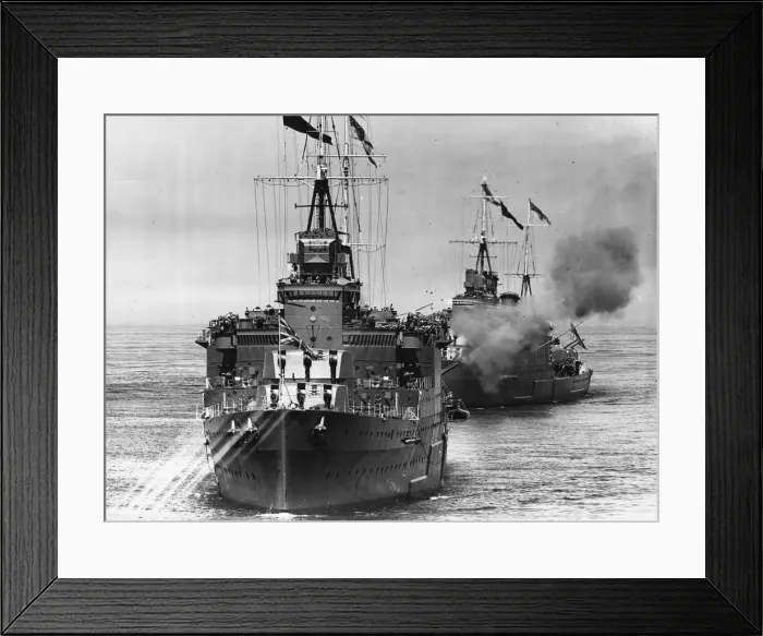 Framed Print : Two Southampton Class Cruisers, un-named seen here on exercises Circa 1940 Framed Print : Two Southampton Class Cruisers, un-named seen here on exercises Circa 1940