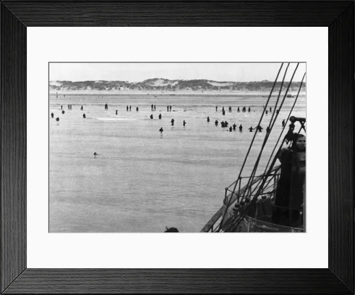 Framed Print : Evacuation of soldiers of the British Expeditionary Force fromm the beaches of Dunkirk in Framed Print : Evacuation of soldiers of the British Expeditionary Force fromm the beaches of Dunkirk in
