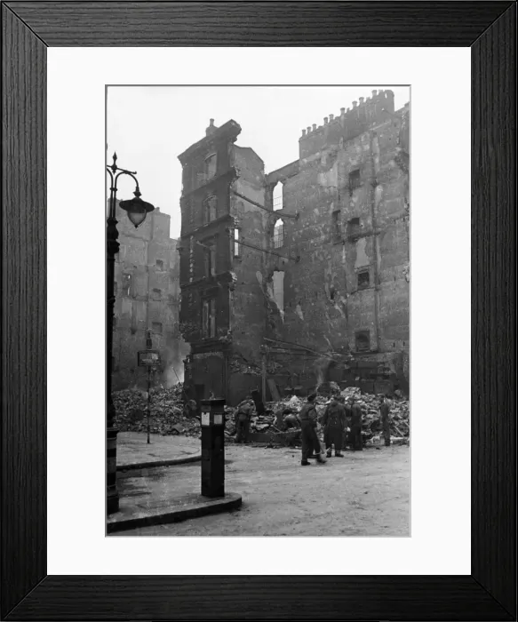 Framed Print : Bomb damaged Newgate, London, during the Blitz, World War Two. Circa 1940