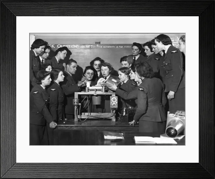 Framed Print : Members of the Womens Auxiliary Air Force being taught to fit the magazine in an