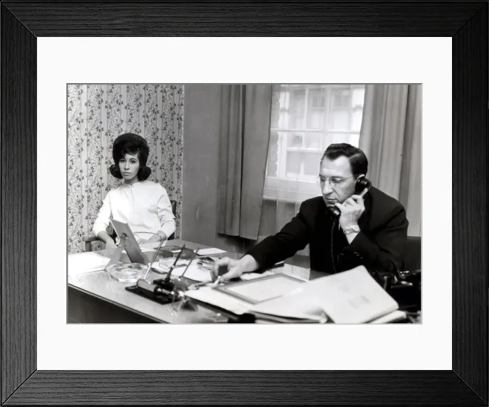 Framed Print : HELEN SHAPIRO WITH HER AGENT ALAN PAIANOR - 02  /  06  /  1964