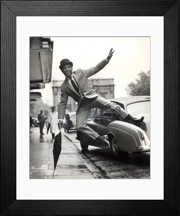 Framed Print : BOXER SUGAR RAY ROBINSON AT MARBLE ARCH PERFORMS A SPECTACULAR LEAP - SEPTEMBER 1962 Framed Print : BOXER SUGAR RAY ROBINSON AT MARBLE ARCH PERFORMS A SPECTACULAR LEAP - SEPTEMBER 1962