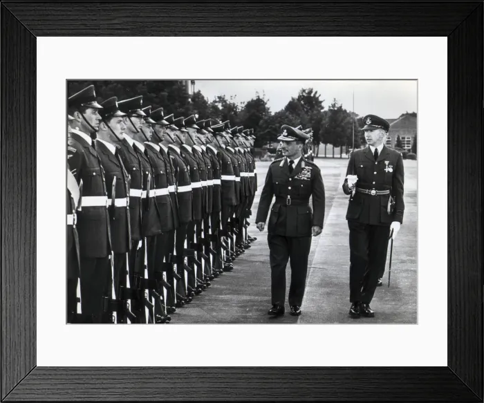Framed Print : KING HUSSEIN OF JORDAN INSPECTS HONOUR GUARD AT RAF LITTLE RISSINGTON 27 / 07 / 1966 Framed Print : KING HUSSEIN OF JORDAN INSPECTS HONOUR GUARD AT RAF LITTLE RISSINGTON 27 / 07 / 1966