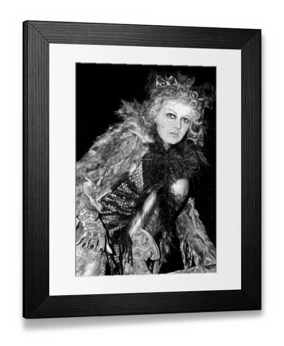 Framed Print : Elaine Paige in costume for her role as Grizabela in original London production of