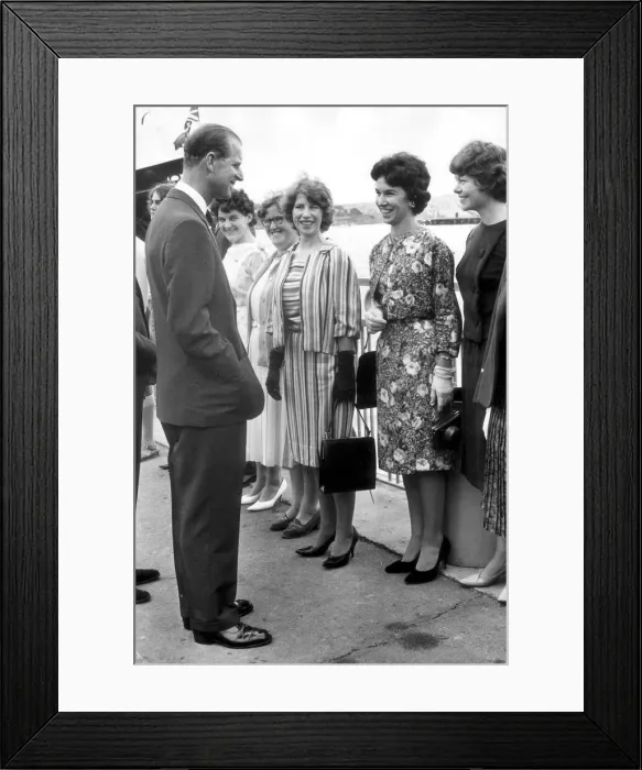 Framed Print : DUKE OF EDINBURGH, PRINCE PHILIP ARCHIVE - THE DUKE OF EDINBURGH TALKS TO REPRESENTATIVES Framed Print : DUKE OF EDINBURGH, PRINCE PHILIP ARCHIVE - THE DUKE OF EDINBURGH TALKS TO REPRESENTATIVES