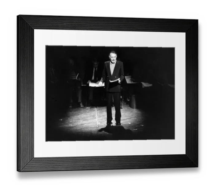 Framed Print : Richard Burton at play reading at Duke of Yorks Theatre London - February 1982 Framed Print : Richard Burton at play reading at Duke of Yorks Theatre London - February 1982