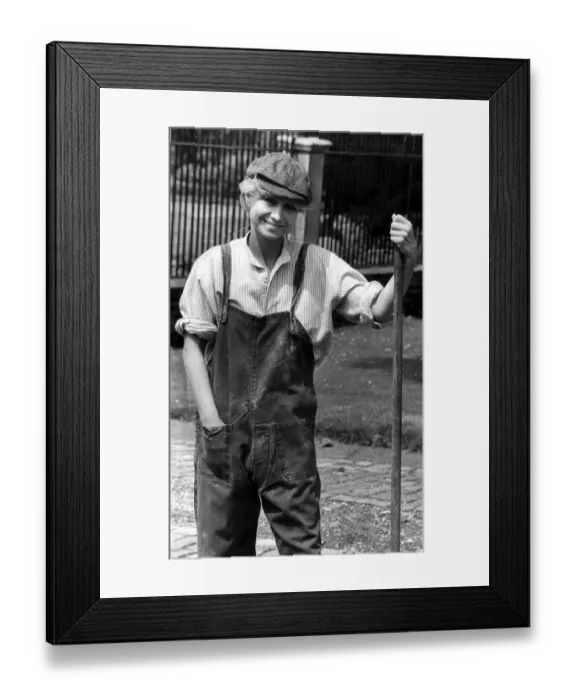 Framed Print : Felicity Kendall in gardening costume filming TV series Solo - July 1982 15 / 07 / 1982 Framed Print : Felicity Kendall in gardening costume filming TV series Solo - July 1982 15 / 07 / 1982