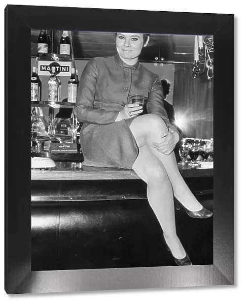 JUDI DENCH SITTING ON BAR WITH A DRINK 09  /  04  /  1968