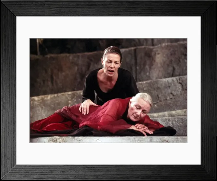 Framed Print : JANE BIRKIN & ROSEMARY HARRIS ON STAGE IN WOMEN OF TROY Framed Print : JANE BIRKIN & ROSEMARY HARRIS ON STAGE IN WOMEN OF TROY