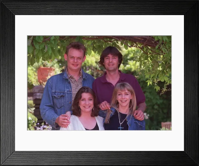 Framed Print : NEIL MORRISSEY, LESLIE ASH, MARTIN CLUNES, CAROLINE QUENTIN - ACTORS FROM THE TV Framed Print : NEIL MORRISSEY, LESLIE ASH, MARTIN CLUNES, CAROLINE QUENTIN - ACTORS FROM THE TV