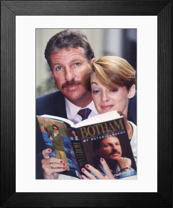 Framed Print : Ian Botham with wife Kathy at autobiography launch - September 1994 Framed Print : Ian Botham with wife Kathy at autobiography launch - September 1994