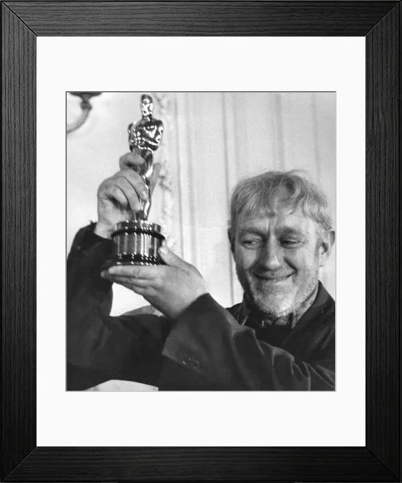 Framed Print : Alec Guinness receiving his Oscar for Best Actor in The Bridge on the River Kwai Framed Print : Alec Guinness receiving his Oscar for Best Actor in The Bridge on the River Kwai