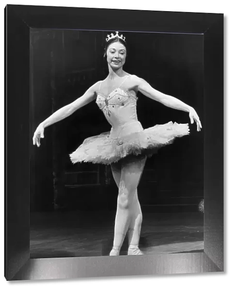 Margot Fonteyn dancing in ballet Cinderella - December 1958 22  /  12  /  1958