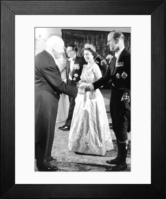 Framed Print : DUKE OF EDINBURGH, PRINCE PHILIP ARCHIVE - QUEEN ELIZABETH AND PRINCE PHILIP MEET Framed Print : DUKE OF EDINBURGH, PRINCE PHILIP ARCHIVE - QUEEN ELIZABETH AND PRINCE PHILIP MEET