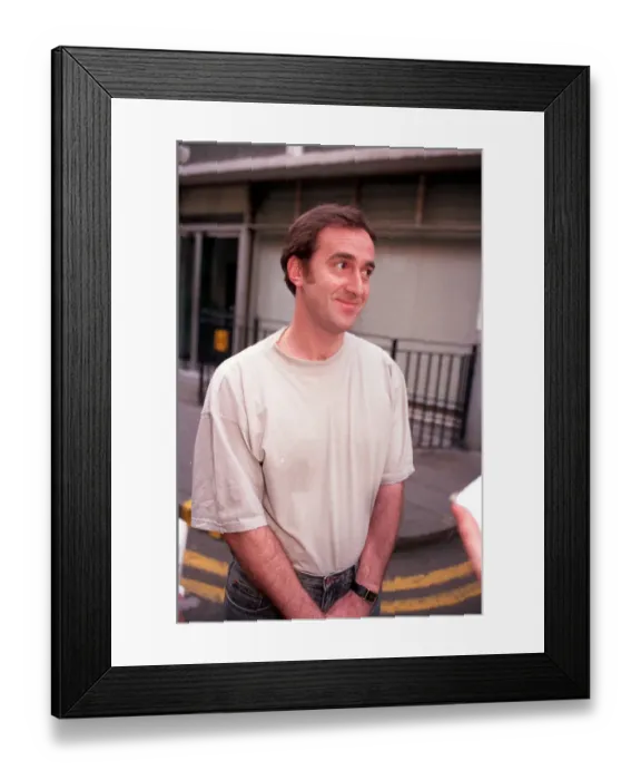 Framed Print : ANGUS DEAYTON WEARING T-SHIRT AND JEANS OUTSIDE SAVING HIS SOHO OFFICE IN LONDON Framed Print : ANGUS DEAYTON WEARING T-SHIRT AND JEANS OUTSIDE SAVING HIS SOHO OFFICE IN LONDON