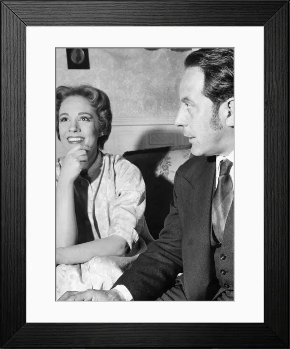 Framed Print : Julie Andrews with portrait painter Pietro Annigoni in her dressing room during original Framed Print : Julie Andrews with portrait painter Pietro Annigoni in her dressing room during original