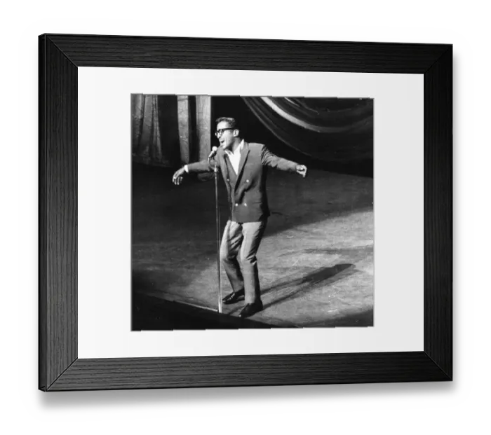 Framed Print : Sammy Davis Jnr singing during the first televised Royal Variety Show at the Royal