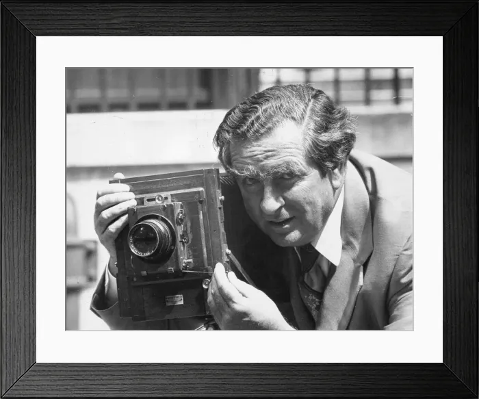 Framed Print : Denis Healey with half-plate camera - July 1978 20 / 07 / 1978 Framed Print : Denis Healey with half-plate camera - July 1978 20 / 07 / 1978