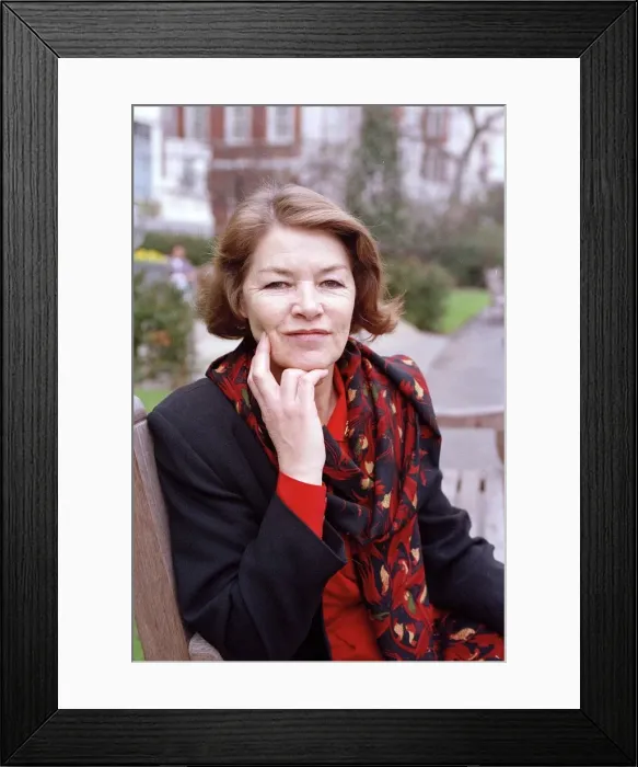 Framed Print : GLENDA JACKSON ACTRESS AND MP 12 / 01 / 1990 Framed Print : GLENDA JACKSON ACTRESS AND MP 12 / 01 / 1990