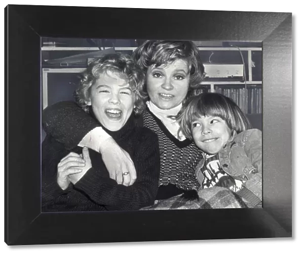 PRUNELLA SCALES WITH HER SONS SAM AND JOE - 1977 01  /  01  /  1977
