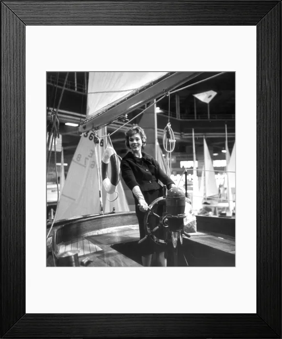 Framed Print : JULIE ANDREWS (ACTRESS) AT THE BOAT SHOW EARL COURT 1959 01 / 01 / 1959 Framed Print : JULIE ANDREWS (ACTRESS) AT THE BOAT SHOW EARL COURT 1959 01 / 01 / 1959