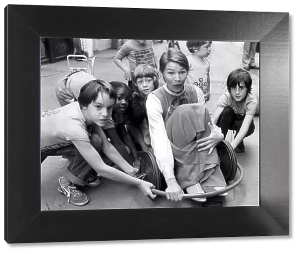 Glenda Jackson with children at press call - September 1980