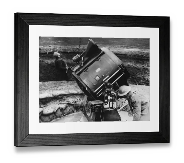 Framed Print : Home Guard operating search lights. Circa September 1940 Framed Print : Home Guard operating search lights. Circa September 1940