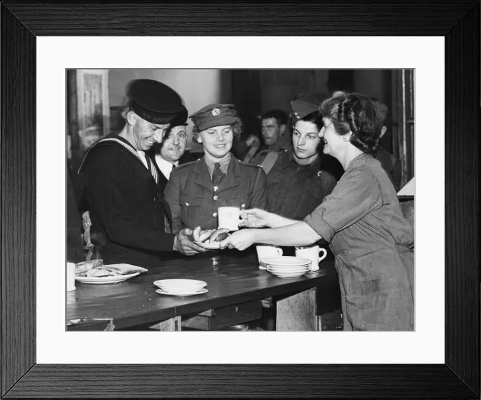 Framed Print : Service canteen for soldiers during World War II. Troops being served tea Framed Print : Service canteen for soldiers during World War II. Troops being served tea